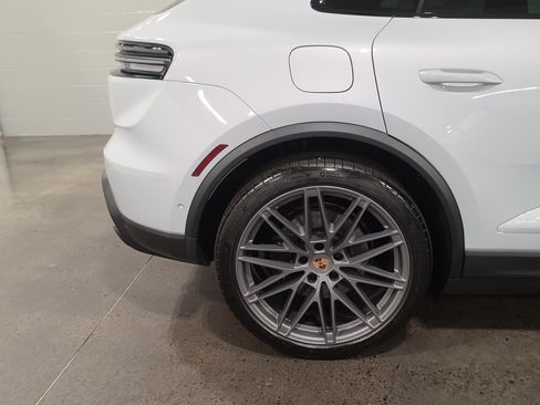 New 2026 Porsche Macan 4 Electric AWD/4WD image 36