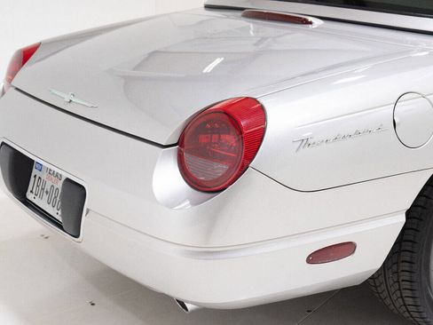 Used 2005 Ford Thunderbird Deluxe image 20