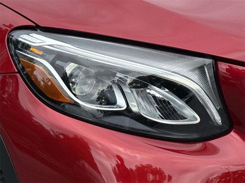 Used 2017 Mercedes-Benz GLC 300 4MATIC Coupe image 28
