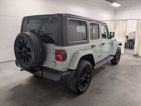 Used 2023 Jeep Wrangler Unlimited Sahara AWD/4WD image 7