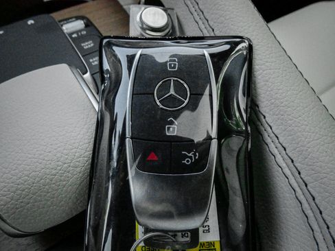Used 2025 Mercedes-Benz GLS 450 4MATIC image 37