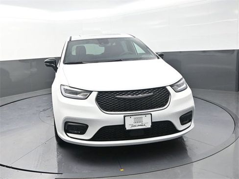 New 2026 Chrysler Pacifica Select image 2
