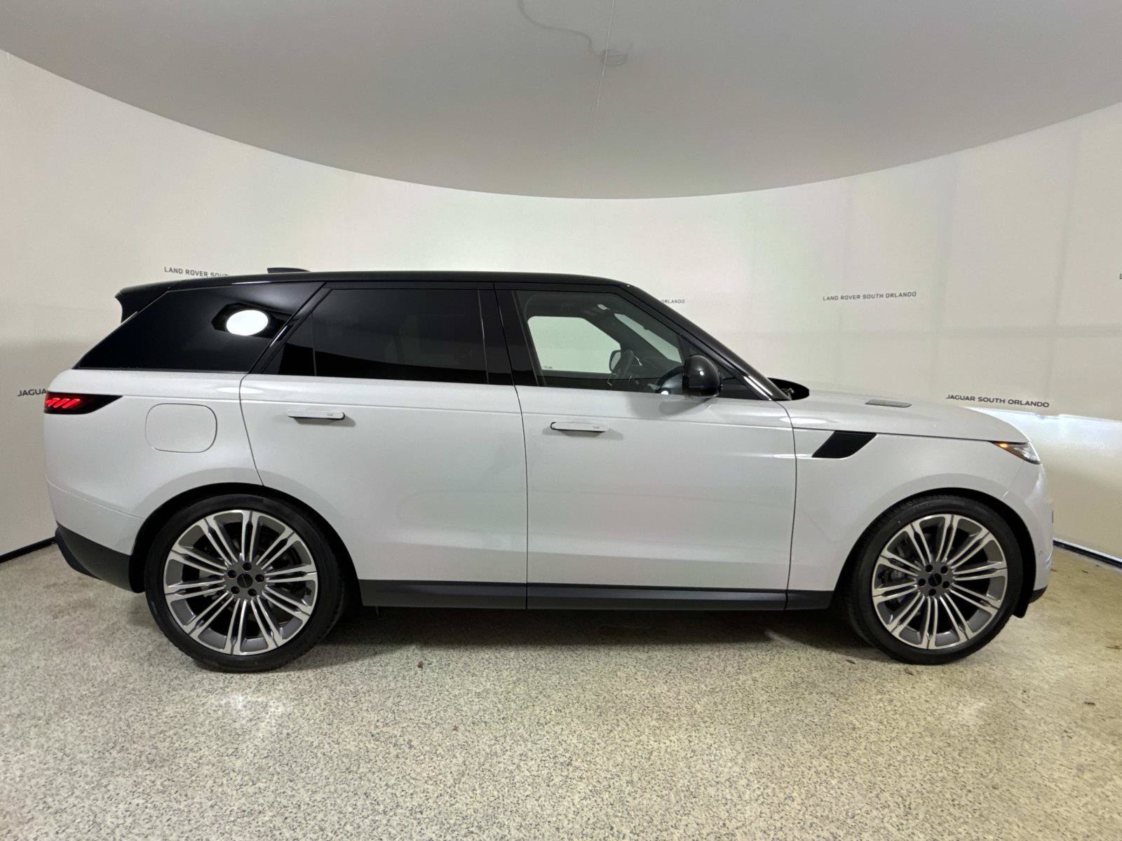 New 2027 Land Rover Range Rover Sport SE AWD/4WD image 6
