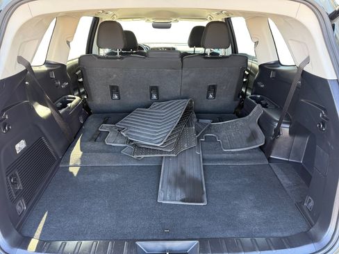 Used 2023 Subaru Ascent Premium w/ Convenience Package AWD/4WD image 17
