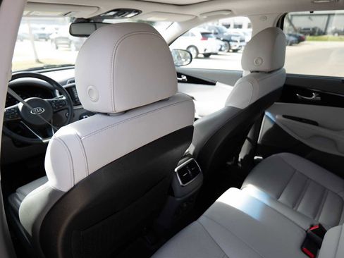 Used 2018 Kia Sorento SX image 23