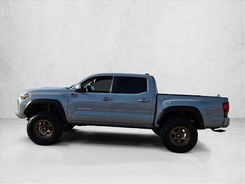 Used 2019 Toyota Tacoma TRD Off-Road w/ Technology Package image 8