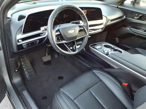 Certified 2024 Cadillac Lyriq Luxury image 3