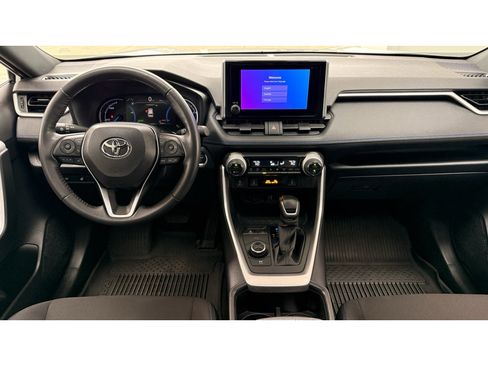 Used 2025 Toyota RAV4 SE w/ Convenience Package image 18