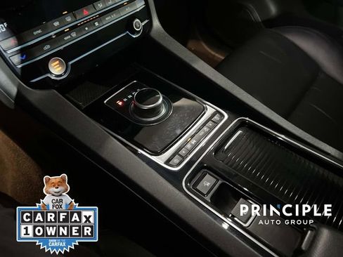 Used 2020 Jaguar F-PACE Premium image 25