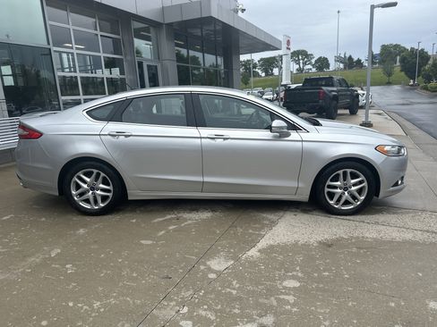 Used 2013 Ford Fusion SE FWD image 9