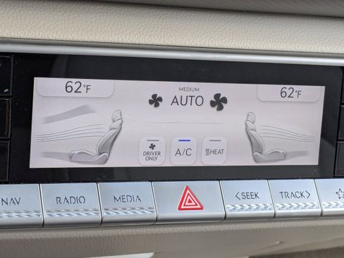 Used 2025 Genesis GV60 RWD image 30