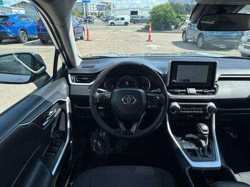 Used 2025 Toyota RAV4 XLE AWD/4WD image 11