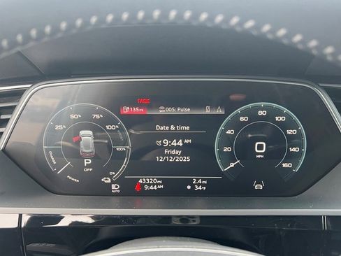 Used 2021 Audi e-tron Premium w/ Convenience Plus Package image 28