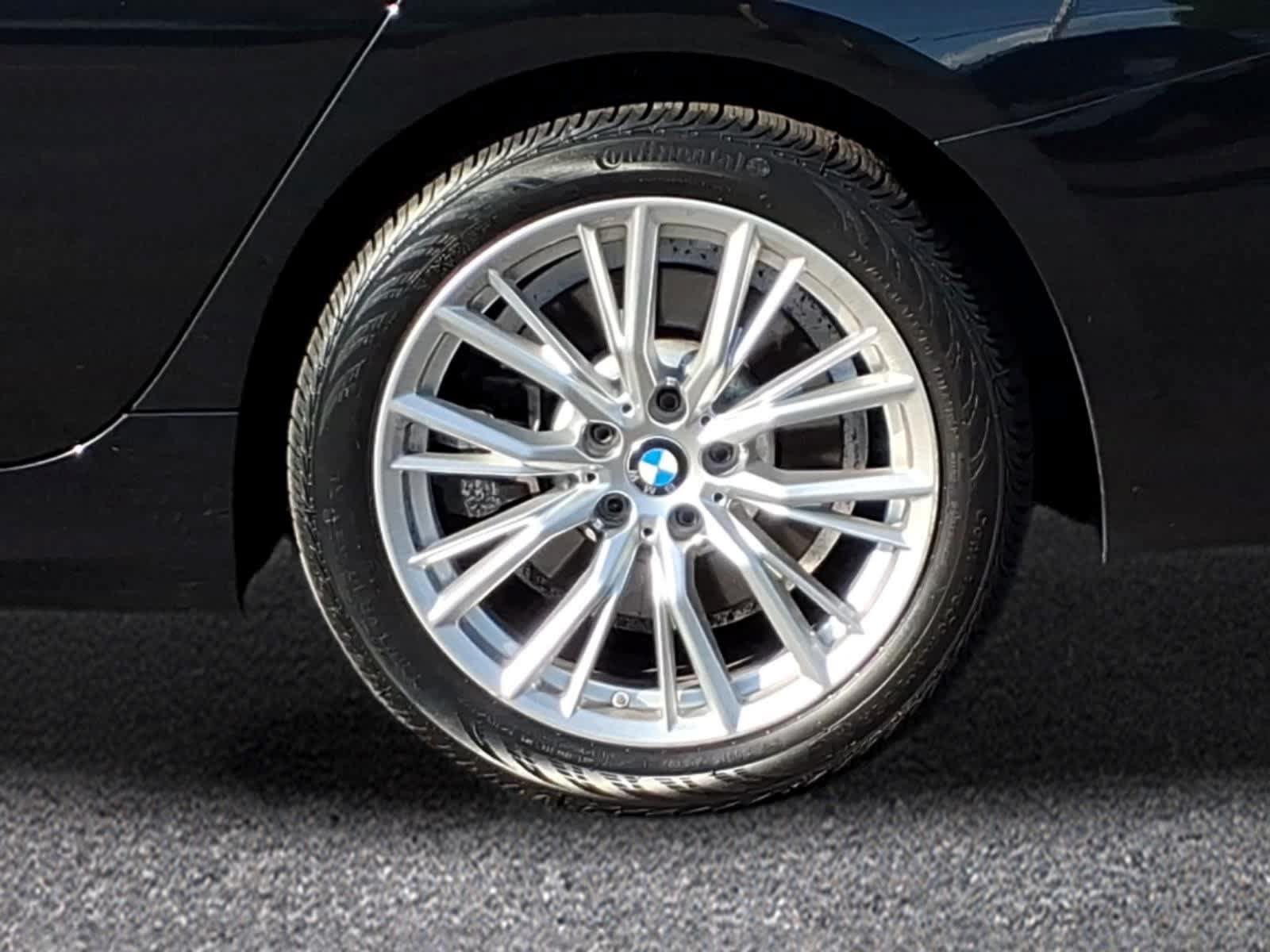 Used 2024 BMW 330i xDrive Sedan w/ Premium Package AWD/4WD image 3