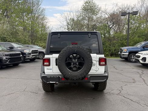 Used 2025 Jeep Wrangler Willys AWD/4WD image 5