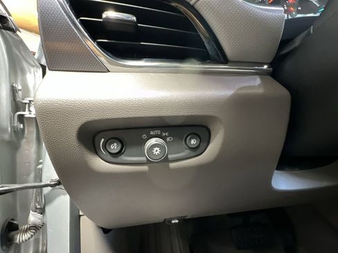 Certified 2020 Chevrolet Traverse Premier image 18