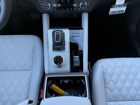 New 2025 Mitsubishi Outlander SEL image 17