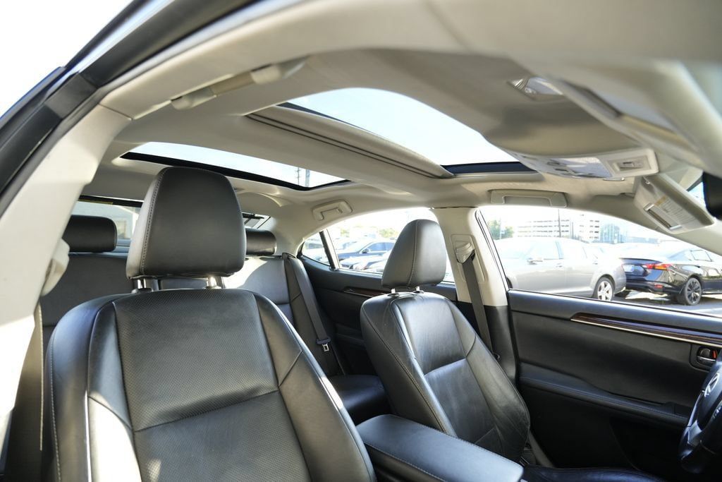 Used 2015 Lexus ES 350 w/ Ultra Luxury Package FWD image 32