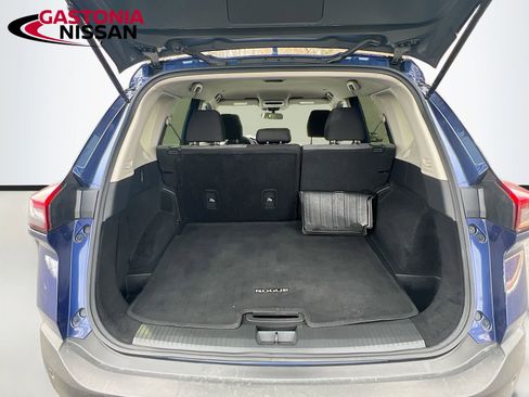 Used 2023 Nissan Rogue SV image 33