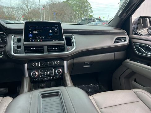 Used 2021 GMC Yukon SLT w/ SLT Luxury Plus Package image 16