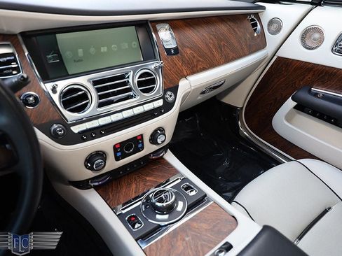 Used 2017 Rolls-Royce Dawn Convertible image 24