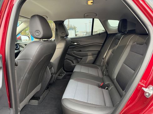 Used 2025 Chevrolet Trax LT image 23
