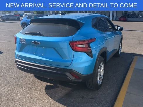 Used 2025 Chevrolet Trax LS w/ LS Convenience Package FWD image 7