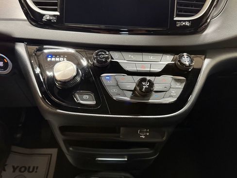 Used 2026 Chrysler Pacifica Select FWD image 17