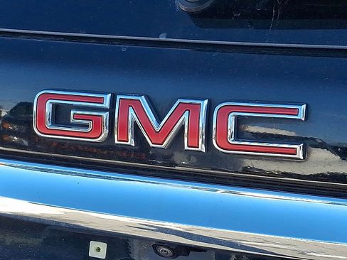 Used 2024 GMC Terrain SLT image 22