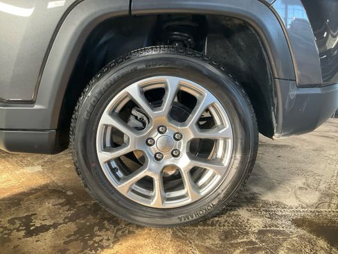 Used 2022 Jeep Compass Latitude image 17