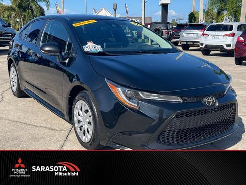 Used 2020 Toyota Corolla LE FWD image 1