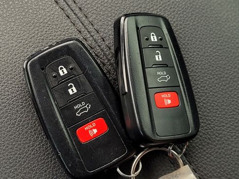 Used 2024 Toyota RAV4 XLE Premium image 33