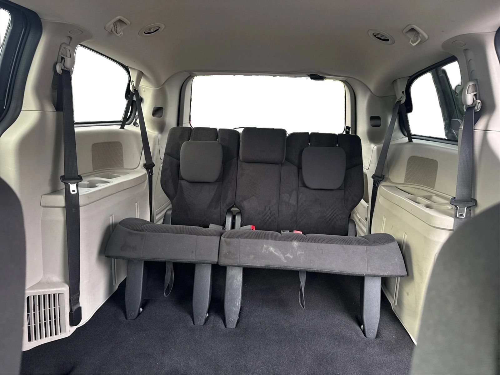 Used 2019 Dodge Grand Caravan SE FWD image 15