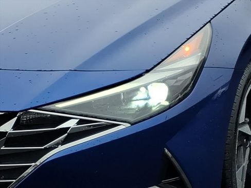 Used 2021 Hyundai Elantra Limited image 9