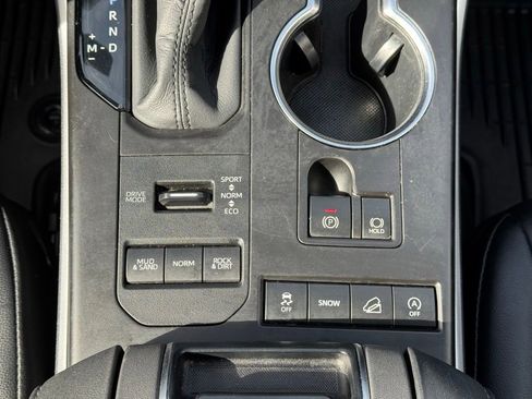 Used 2020 Toyota Highlander XLE image 40