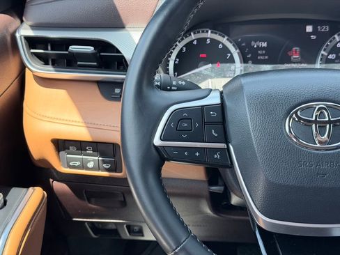 Used 2022 Toyota Highlander Platinum image 7