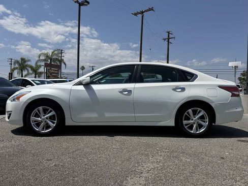 Used 2015 Nissan Altima 2.5 SV FWD image 2