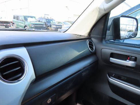 Used 2018 Toyota Tundra SR5 image 21