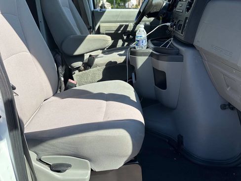 Used 2014 Ford E-250 and Econoline 250 w/ Power Group RWD image 11
