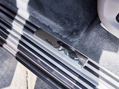 Used 2025 Rolls-Royce Phantom Sedan RWD image 41