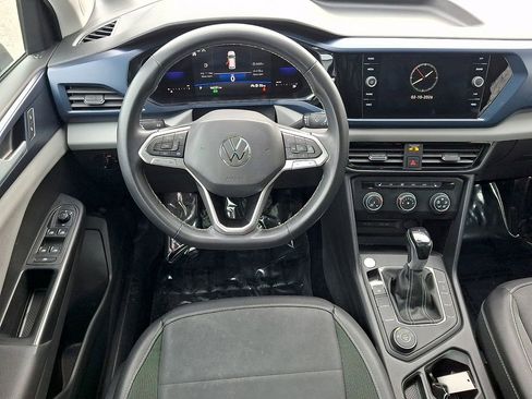 Used 2022 Volkswagen Taos SE image 11