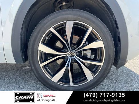 Used 2025 Volkswagen Atlas Cross Sport SEL Premium R-Line AWD/4WD image 31