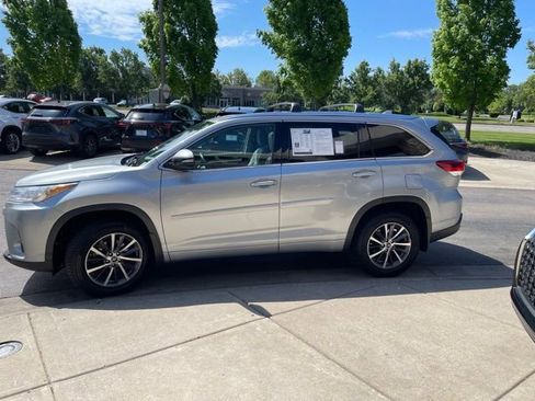 Used 2018 Toyota Highlander XLE AWD/4WD image 7