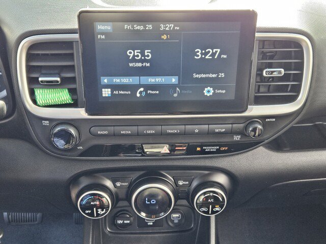 Used 2020 Hyundai Venue SEL w/ Convenience Package FWD image 16