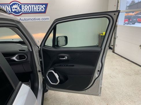 Used 2018 Jeep Renegade Latitude image 24