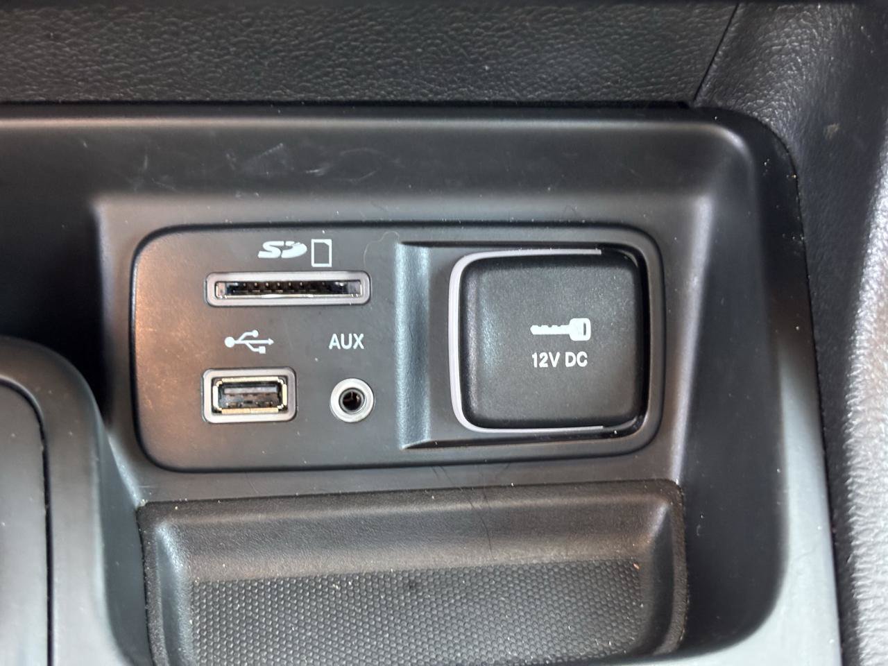 Used 2017 Jeep Cherokee Limited AWD/4WD image 31