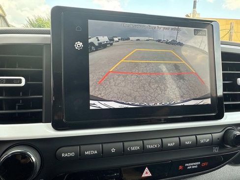 Used 2024 Hyundai Venue Limited image 21