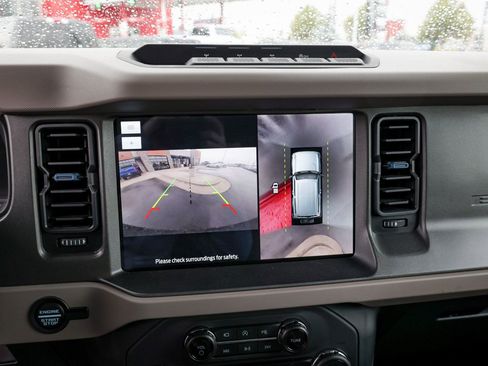 Used 2024 Ford Bronco Wildtrak AWD/4WD image 17