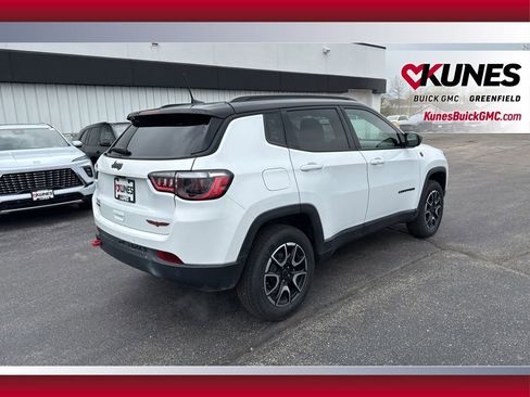 Used 2025 Jeep Compass Trailhawk AWD/4WD image 5