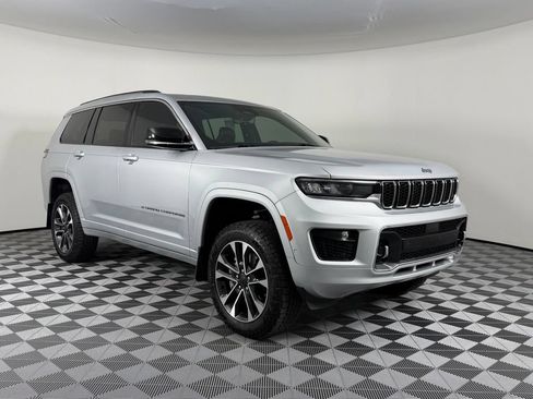 Used 2021 Jeep Grand Cherokee L Overland w/ Luxury Tech Group IV AWD/4WD image 2